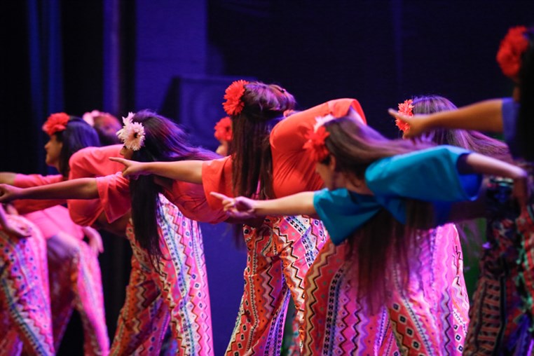 Tribe Dance Hold Your Dream 